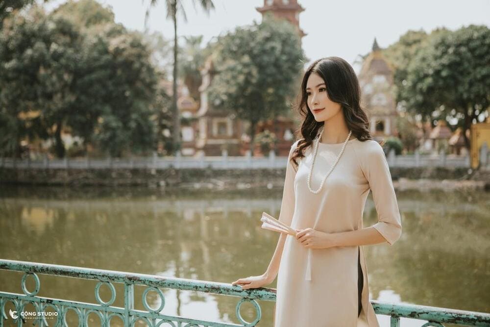 G&oacute;c chụp từ xa tại lan can Hồ T&acirc;y (Nguồn: Cộng Studio)